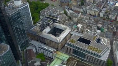 Gökdelen 'in yanında nefes kesici manzara: Frankfurt am Main, Almanya Yazın Güneşi