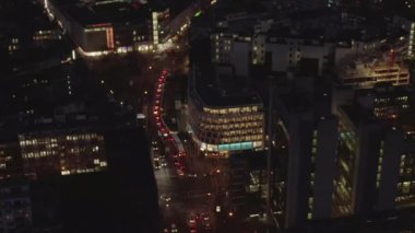 Köln Almanya 'sında büyük bir kavşağa doğru gece uçuşu 