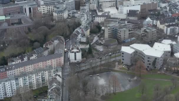 AERIAL: Vuelo sobre la ciudad de Colonia en Alemania — Vídeos de Stock