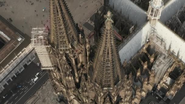 AERIAL: Overhead View of Cologne Cathedral in beautiful Sunlight — Stock Video