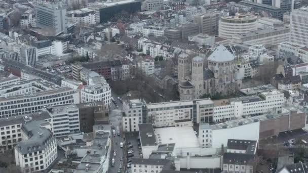 AERIAL: Полет над городом Кологне в Германии — стоковое видео