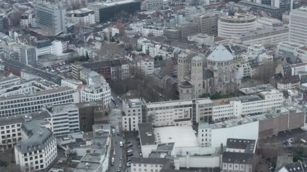 AERIAL: Vuelo sobre la ciudad de Colonia en Alemania — Vídeo de stock