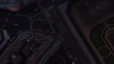 Paris, Fransa Caddesi 'ne tepeden bak ve şehir manzarasına bak. 