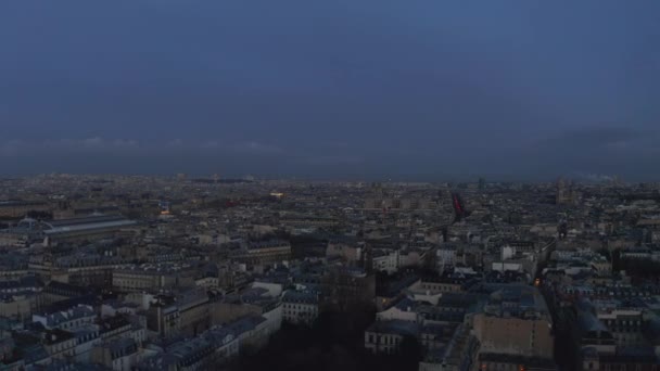 AERIAL: Paris, Frankrike Blue Hour Cityscape Drönare vy — Stockvideo