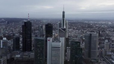 Pan Frankfurt am Main 'de vuruldu, Almanya Bulutlu Gri Kış Günü' nde gökyüzü