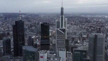 Pan Frankfurt am Main 'de vuruldu, Almanya Bulutlu Gri Kış Günü' nde gökyüzü