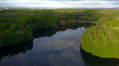 Çevresi yeşil ormanlarla çevrili, Summer, Sunshine 