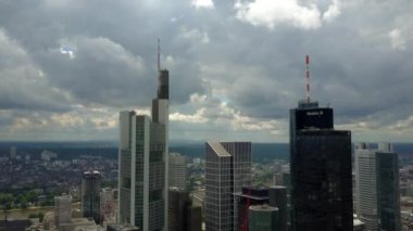 Frankfurt am Main 'e yakın, Almanya bulutlu, bulutlu gökyüzü