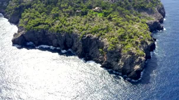 AERIAL: Over Beautiful Coast Line of Tropical Island Mallorca, Spain with ocean and Blue water in Summer, Daylight Vacation, Travel, Sunny, Waves — 图库视频影像