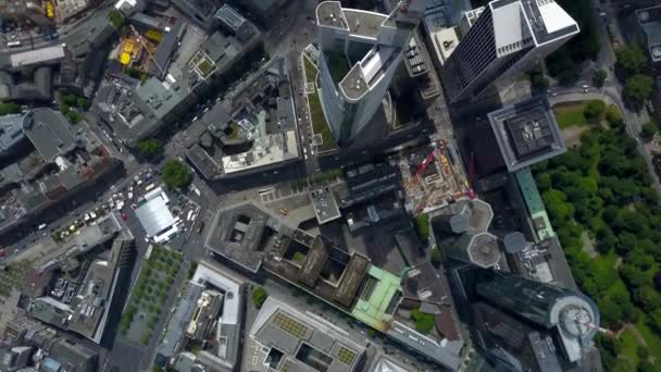 AERIAL: Zapierający dech w piersiach widok na Frankfurt nad Menem, Niemcy — Wideo stockowe