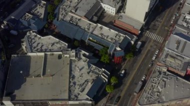 Los Angeles şehir merkezinin kuş bakışı görüntüsü güzel Gün Işığıyla gökyüzüne doğru yükseliyor., 