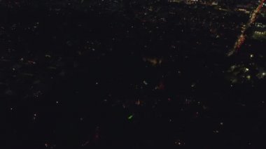 Hollywood Tepeleri üzerinde, Los Angeles şehir merkezi manzaralı., 