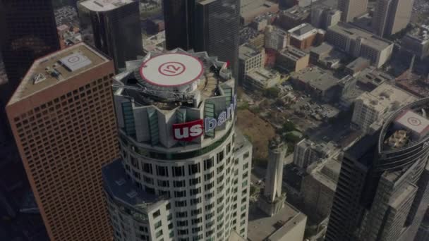 AERIAL: Close up of US Bank Tower, Circling the Skyscraper in Los Angeles, California, Daylight — Stock Video