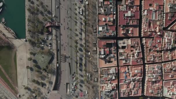 AERIAL: Barcelona Overhead Drone Shot of Typical City Blocks in Beautiful Sunlight with Urban Traffic — Stock Video