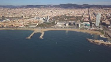 Barselona Sahili 'nde, Mavi Gökyüzü, Yaz, Güneşli