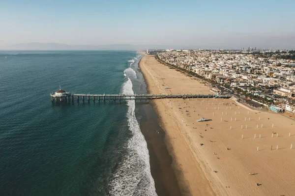 Vista aérea de Manhattan Beach en California con Green Blue Water y Blue Sky —  Fotos de Stock