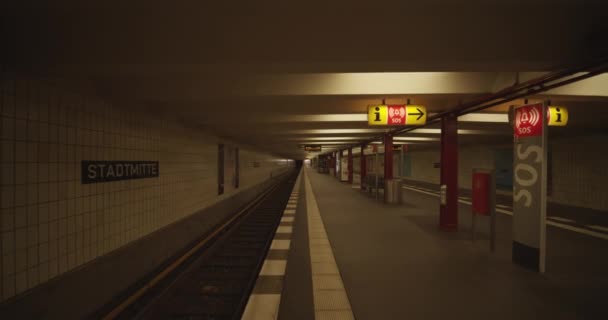 SLOW MOTION: Empty Berlin, Germany Underground Subway with No People during COVID 19 Corona Virus Pandemic — Stock video