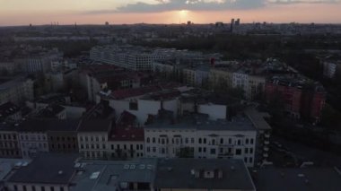 Günbatımında Karanlık Berlin Şehri üzerinde Güzel Geniş Görüş 
