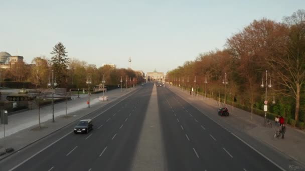 AERIAL: Empty Brandenburger Tor in Berlin, Germany through Corona Virus COVID19 Pandemic in Sunset Light — стокове відео
