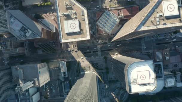 AERIAL: Slow uplifting birds eye View flight over Downtown Los Angeles California Grand Avenue in beautiful Sunrise Light with view of skyscraper rooftop and car traffic passing — Αρχείο Βίντεο