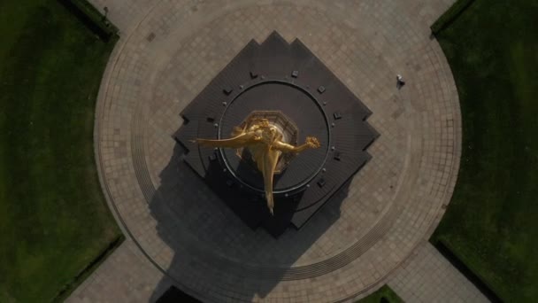 AERIAL: Overhead Birds Eye Drone View of Berlin Victory Column Roundabout with Little Car Traffic during Corona Virus COVID19 — Stock Video