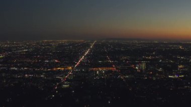 Los Angeles şehir merkezi manzaralı Hollywood Tepeleri 'nin 180 derecelik manzarası, City Lights 