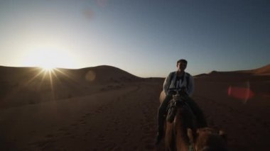 GÜLÜM KELİK ADAMINDA GÜLÜYOR SAHARA GÜNEŞ GÜNEŞİNDE GÜLÜYOR 