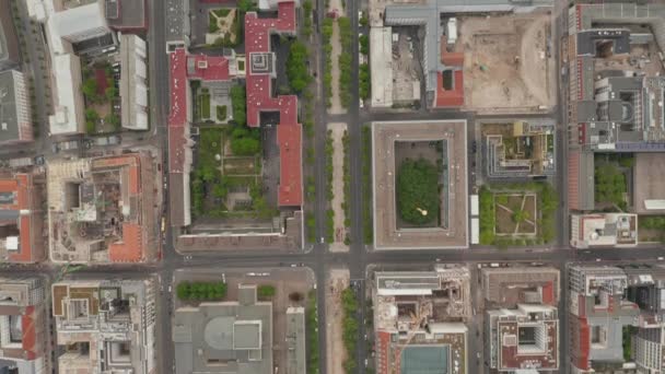 AERIAL: Overhead Birds View of Empty European City Berlin Central during Coronavirus COVID-19 Panepidemic and Stay at Home regulation in May 2020. — Vídeo de stock