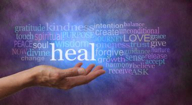 Rustik mavi üzerinde ilgili kelime etiket bulutu Heal Word Cloud - doğru sözcük Heal el hareketi el çevrili ve mor ruhani renkli arka plan ile karanlık skeç kenarlı kenarlık