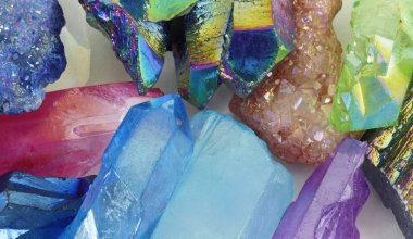 Güzel canlı şifa kristaller arka plan - yakın up bir arka plan sağlayan çok renkli şifa kristaller 