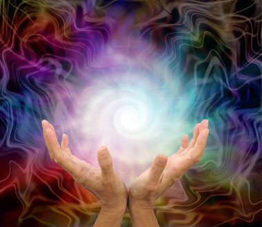 Beyaz Işık 'tan şifalı bir Gökkuşağı Enerji Girdabı yaratıyor. Dişi, çok renkli bir gaz alanının içinde sarmal bir beyaz enerji formasyonu oluşturarak ellerini açıyor. 