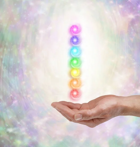 Man Helare Med Sju Spinning Chakras Hane Öppen Handflata Och — Stockfoto