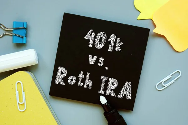 Kavramsal Yazısı 401K Roth Ira Karşı — Stok fotoğraf