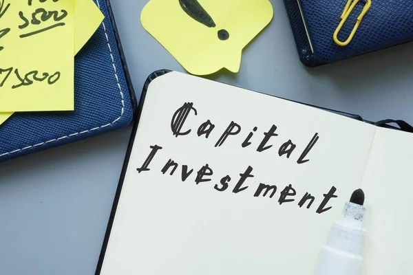 Bilden Innehåller Inskriptionen Capital Investment Ett Anteckningsblad — Stockfoto
