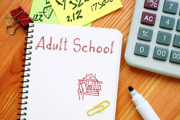 Conceito Negócio Sobre Escola Adultos Com Sinal Pedaço Papel — Fotografia de Stock