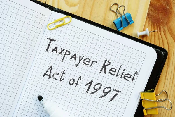 1997年纳税人救济法的金融概念及其在纸上的短语 — 图库照片