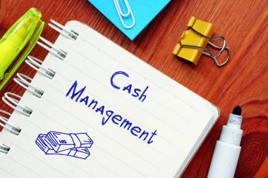 İş konsepti, kağıt üzerinde imzalı nakit yönetimi anlamına gelir.