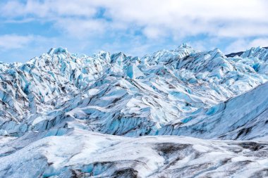 Alaska 'daki bir buzulun tepesinden manzara