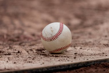 Toprak sahada beyzbol