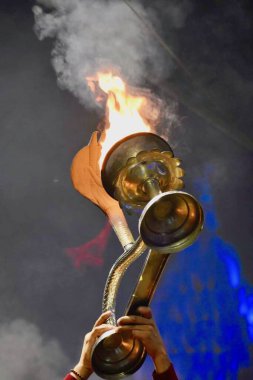 Her akşam Puja seremonisi çok ilginç oluyor.