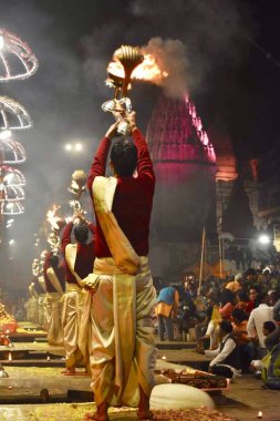 Her akşam 2020 Puja Töreni çok ilginçtir.