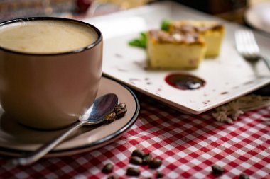 Georgia geleneksel mutfağı, restoranda sağlıklı yemekler.