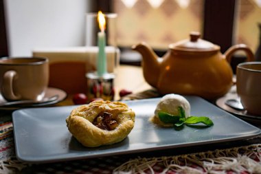 Georgia geleneksel mutfağı, restoranda sağlıklı yemekler.