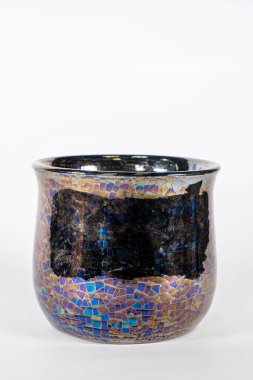 Sepet mumu tutacağı, hatıra eşyası, biblo, beyaz üzerine melek seramiği, saksılar, bitkiler için vazo ve çiçekler.