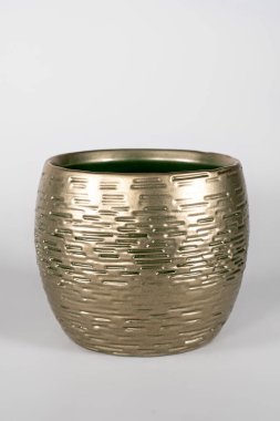 Sepet mumu tutacağı, hatıra eşyası, biblo, beyaz üzerine melek seramiği, saksılar, bitkiler için vazo ve çiçekler.