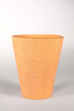 Sepet mumu, biblo, biblo. Çiçekler için saksı vazosundaki melek seramiği.