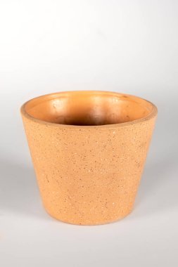 Sepet mumu, biblo, biblo. Çiçekler için saksı vazosundaki melek seramiği.