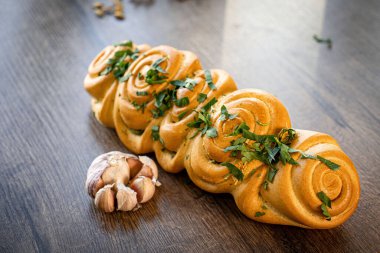 Tahta masada taze Brad var. Fırın, dilimlenmiş, çörek