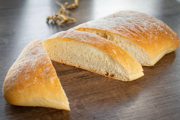 Vers Brood Houten Tafel Bakkerij Gesneden Broodjes — Stockfoto