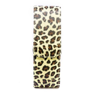 Beyaz arkaplandaki hakiki deri gözlük kutusu izole edilmiş.